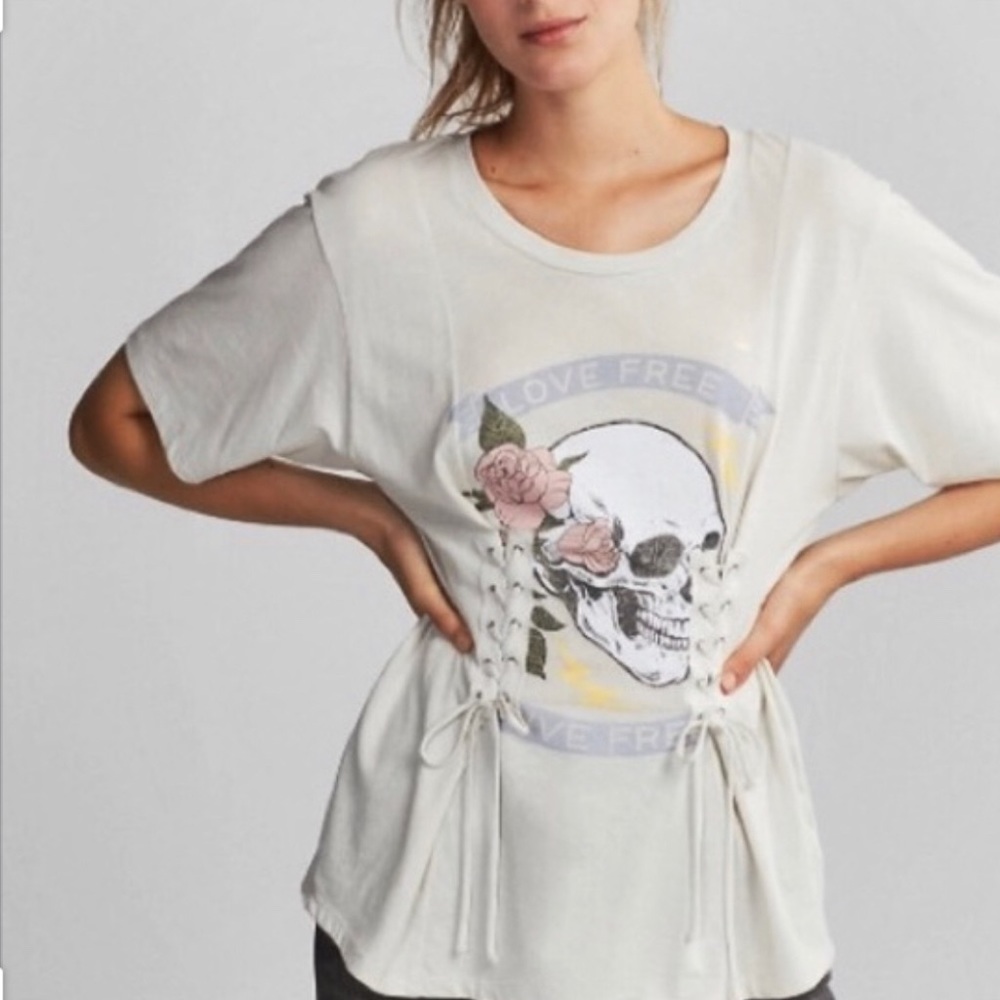 ❌SOLD❌ Express skull shirt - Picture 1 of 4